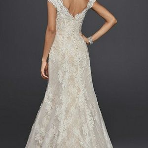 NEW wedding dress. Pregnant, postponed wedding.